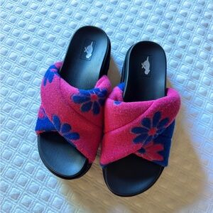 NWOT Rocket Dog Pink and Blue Floral Slide Sandals